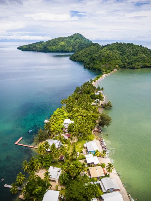 The beauty of Lae-Lae island. Picture : www.triptrus.com